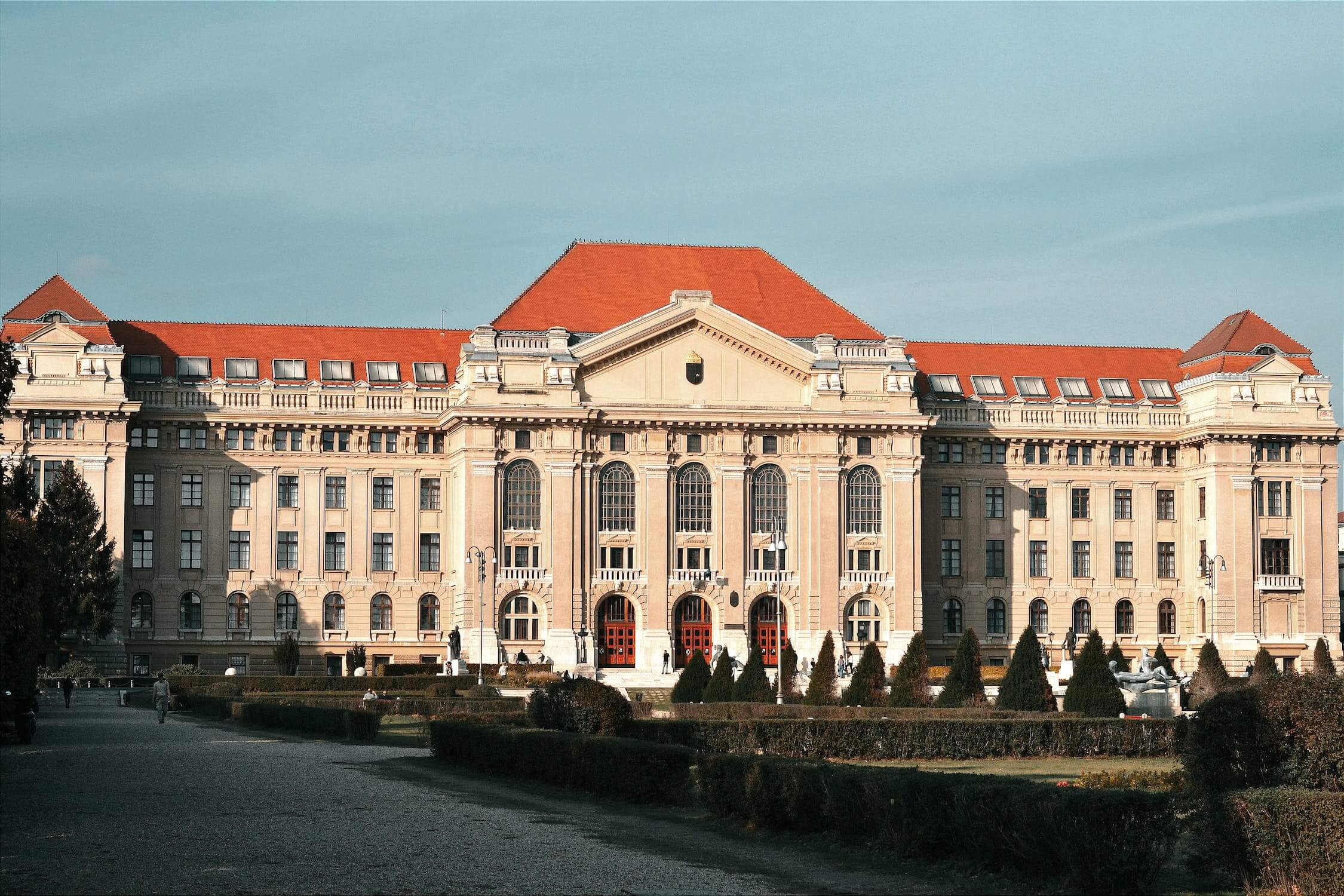 Debrecenben folytatjátok a tanulmányaitokat? – Remek eladó ingatlanokat kínál az egyetemváros