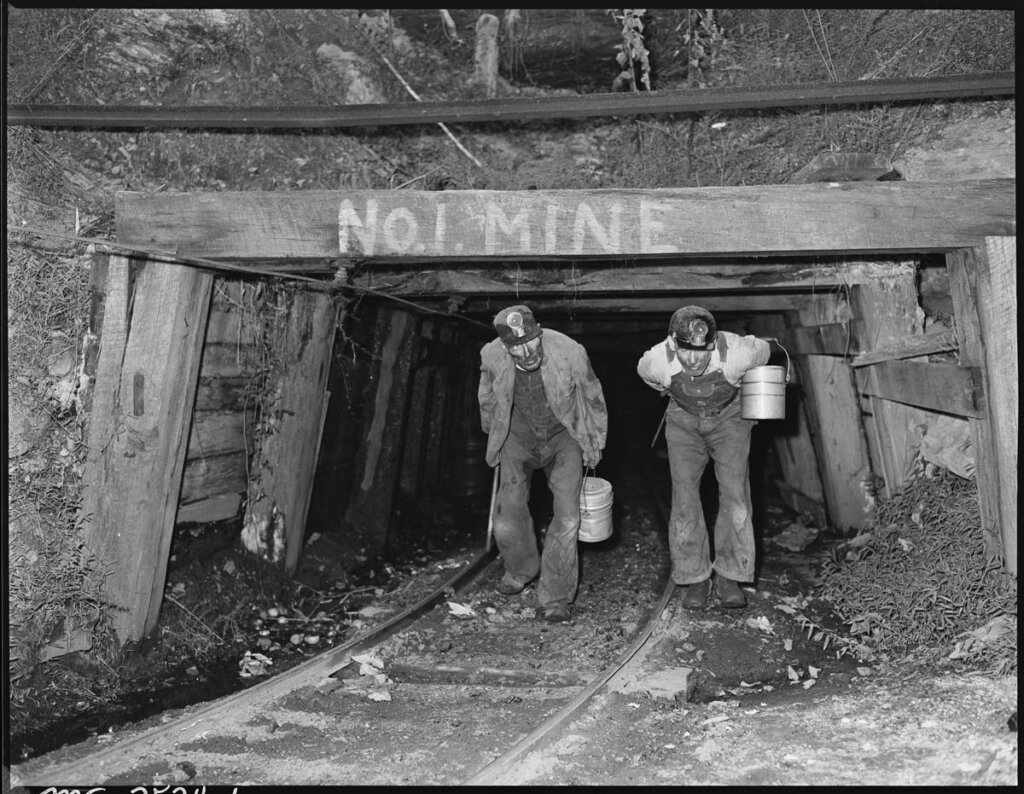 munkások, bányászok