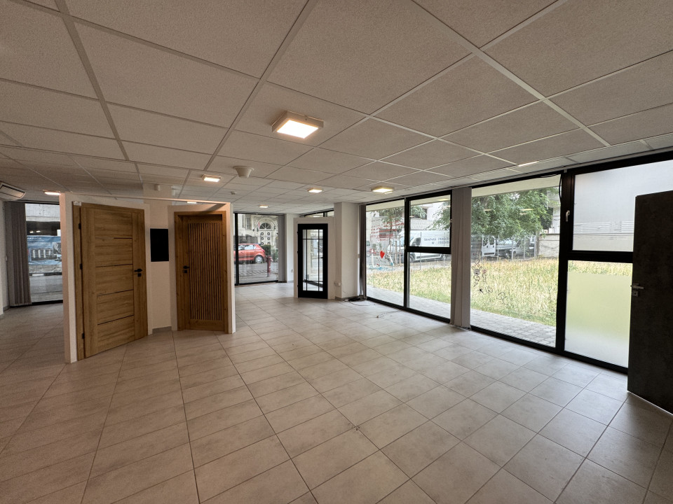 Kiadó modern utcafronti iroda vagy üzlethelyiség Angyalföld központjában a Kartács utcában