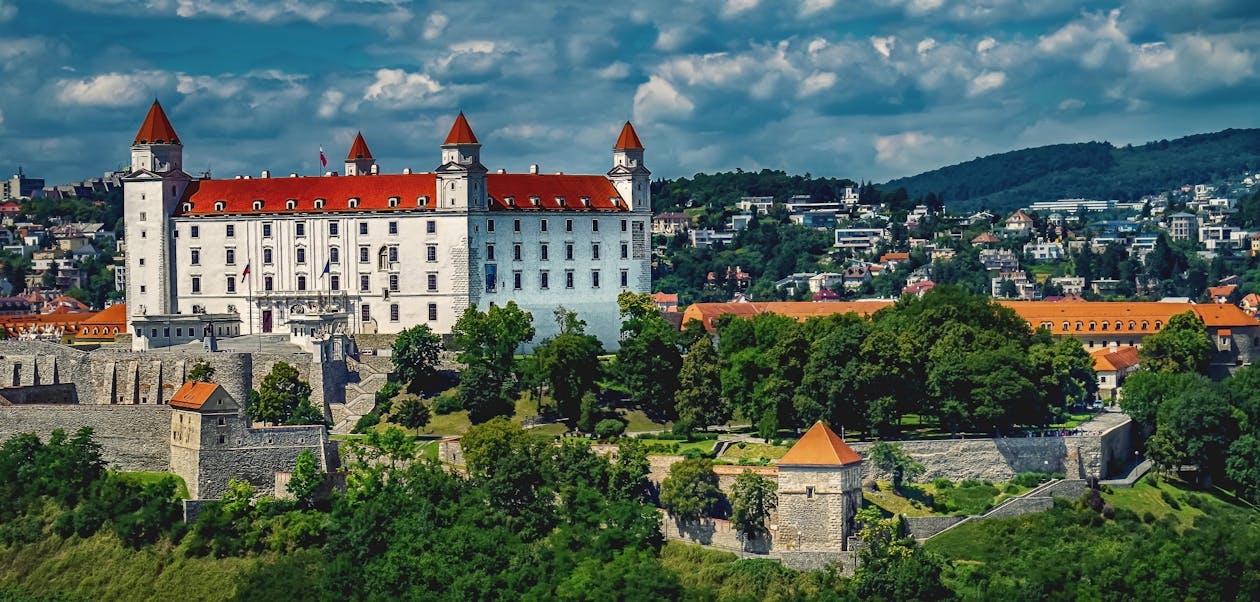 A szlovákok ránk vertek! Így oldják meg a lakhatási válságot, amiről mi csak beszélünk – Budapest figyelhetne!