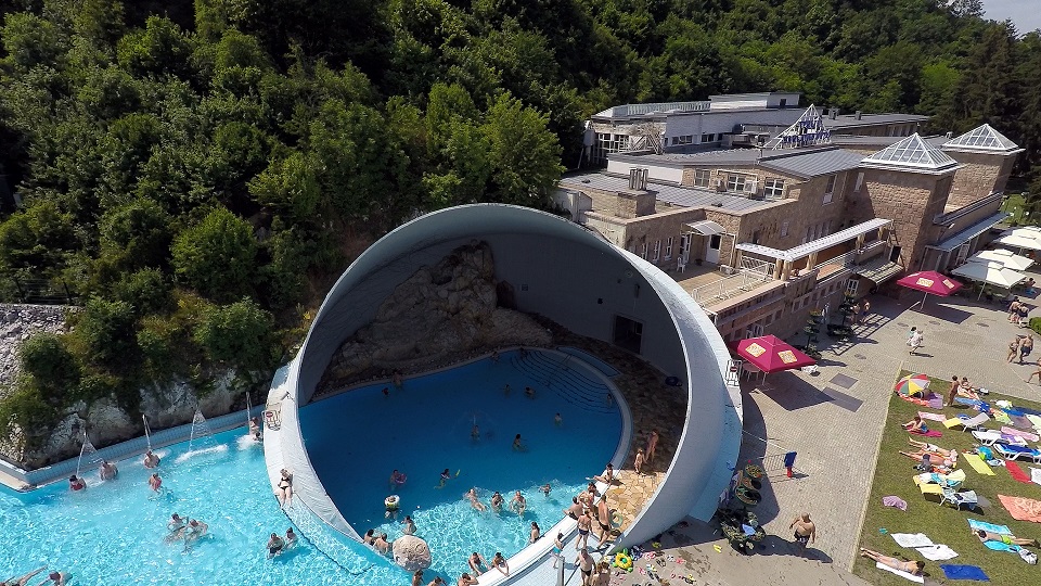 Végre kiderült, mi lesz a leégett Miskolctapolca Barlangfürdővel – indul a több száz milliós újjászületés!