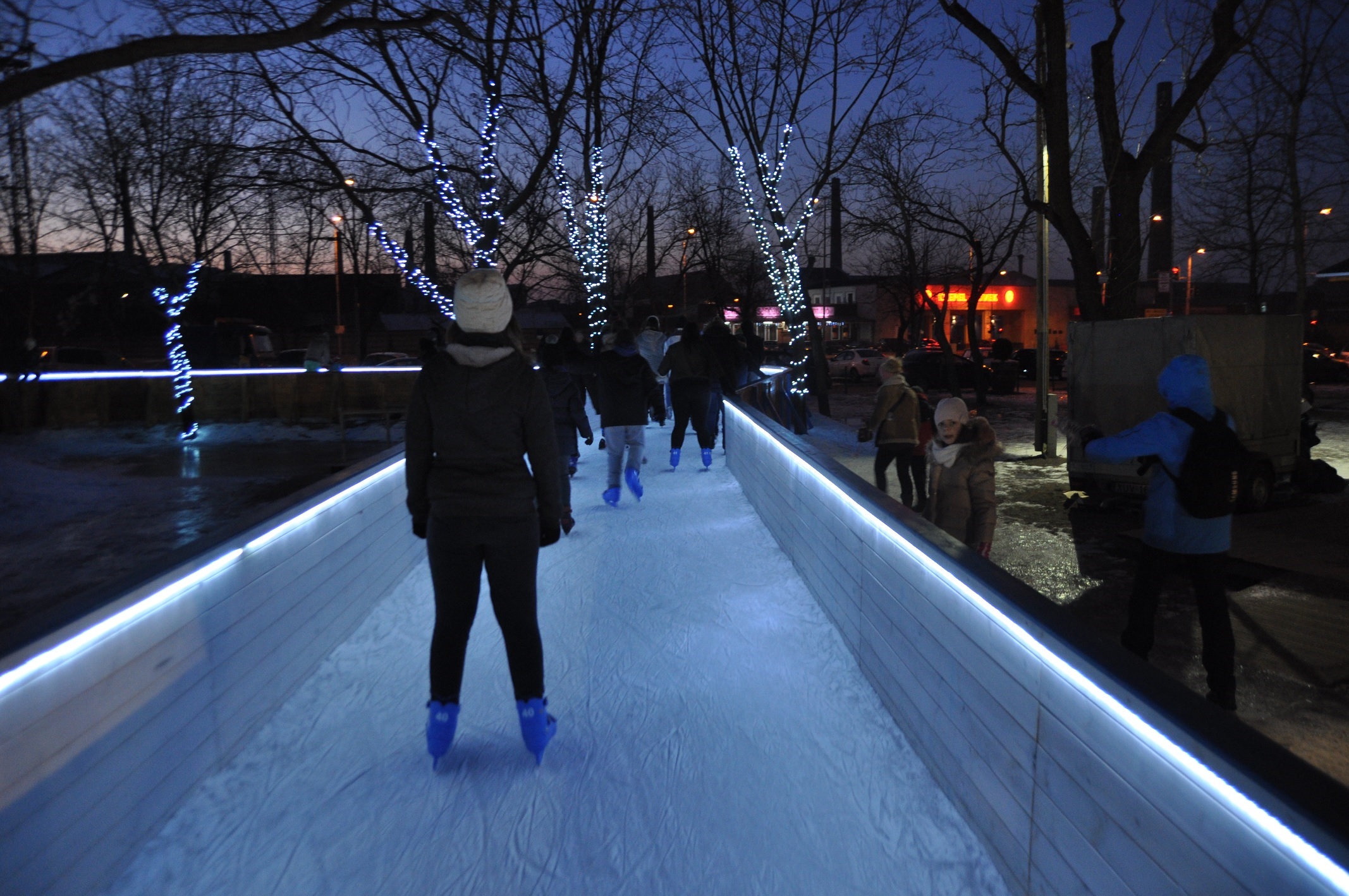 Ilyet még nem látott az ország: így készült a csepeli kétszintes jégpálya!