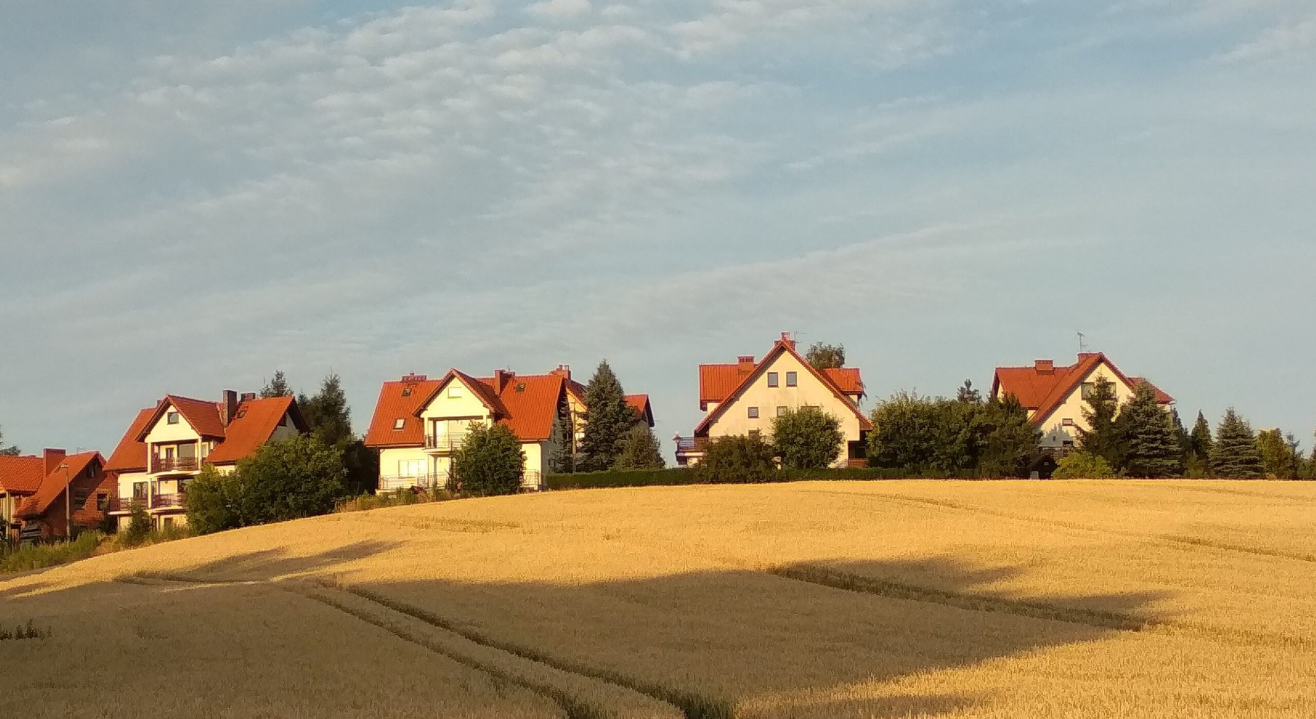 Megfordult a helyzet: már a vevők diktálnak az ingatlanpiacon – akár 10–25%-ot is le lehet alkudni egy ház árából