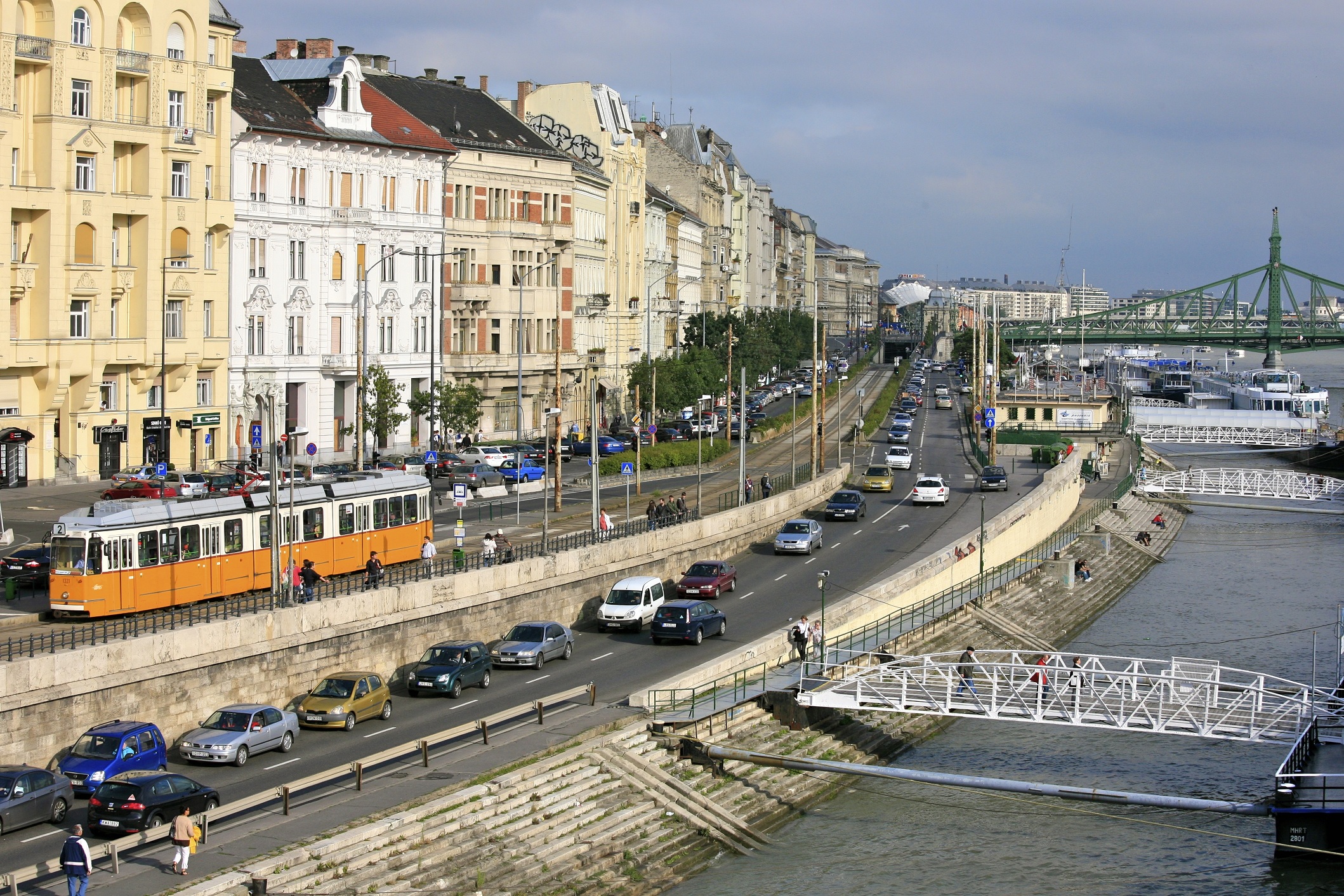 Nappal autóút, este sétálóutca: teljesen átalakul Budapest egyik legforgalmasabb rakpartja